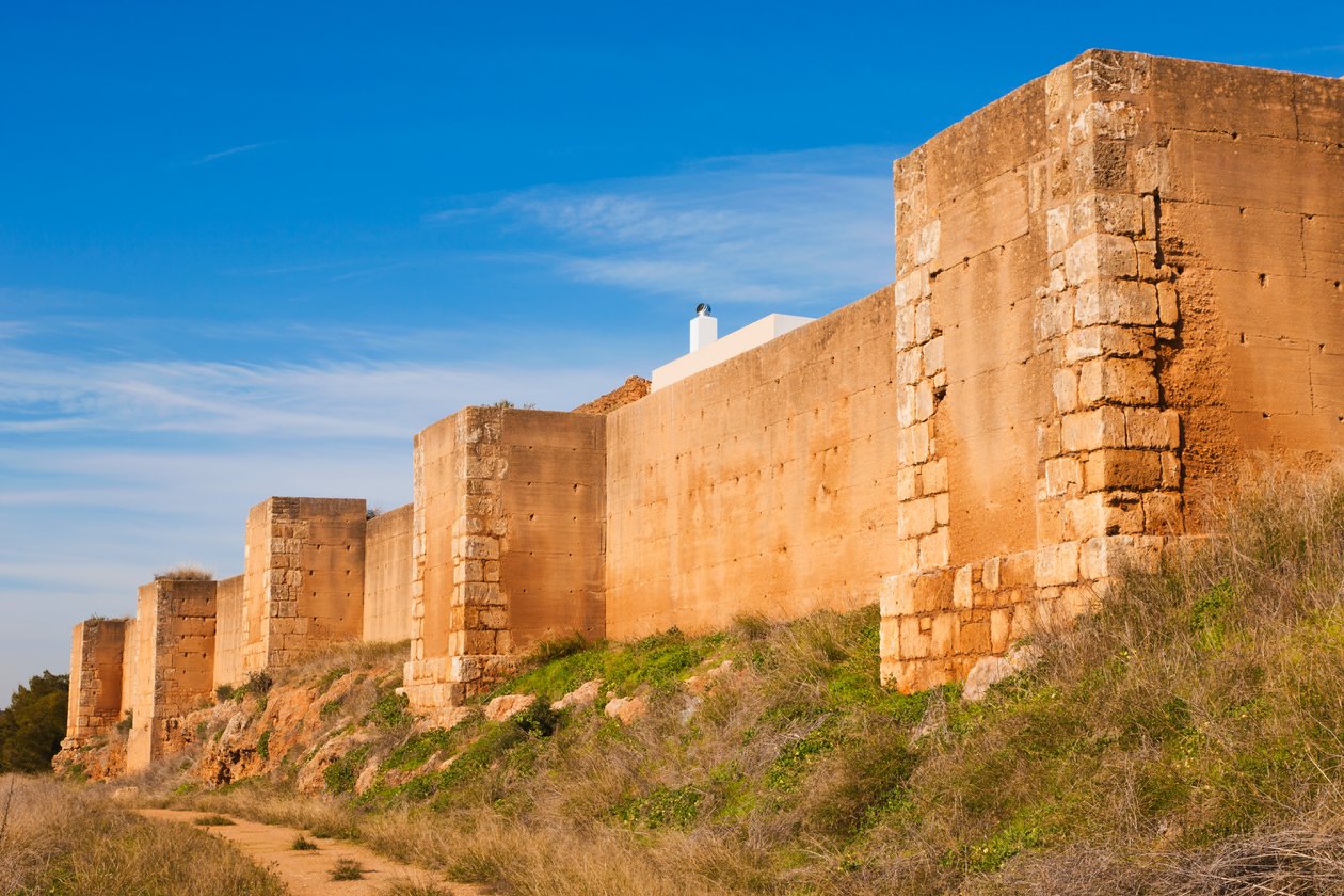 Niebla, Huelva Eyaleti, Endülüs, Güney İspanya. Şehri çevreleyen duvarlar. by Unbekannt Unbekannt