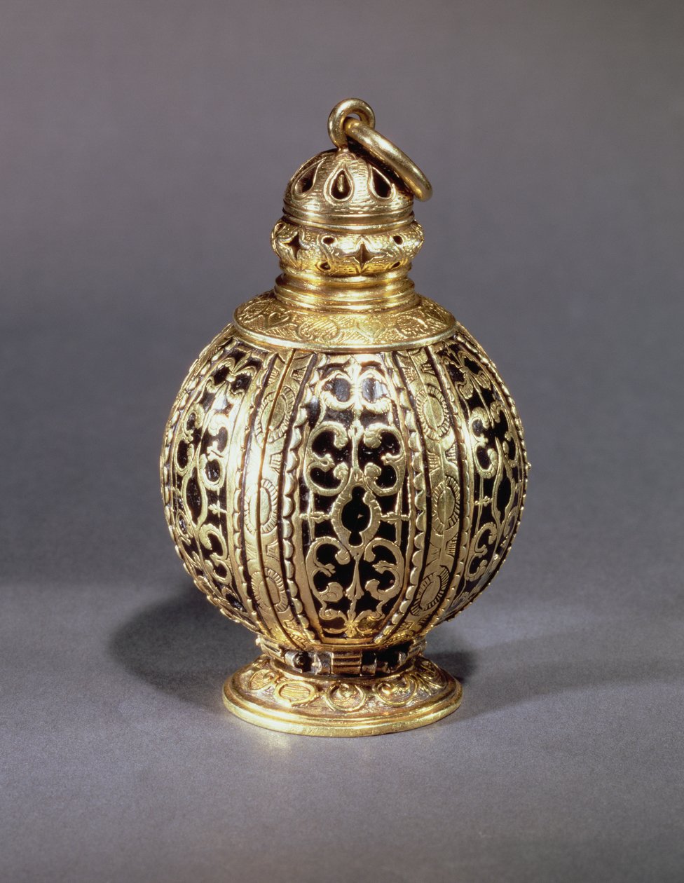 Pomander, siyah emaye, gümüş yaldızlı, muhtemelen İngiliz, c.1580