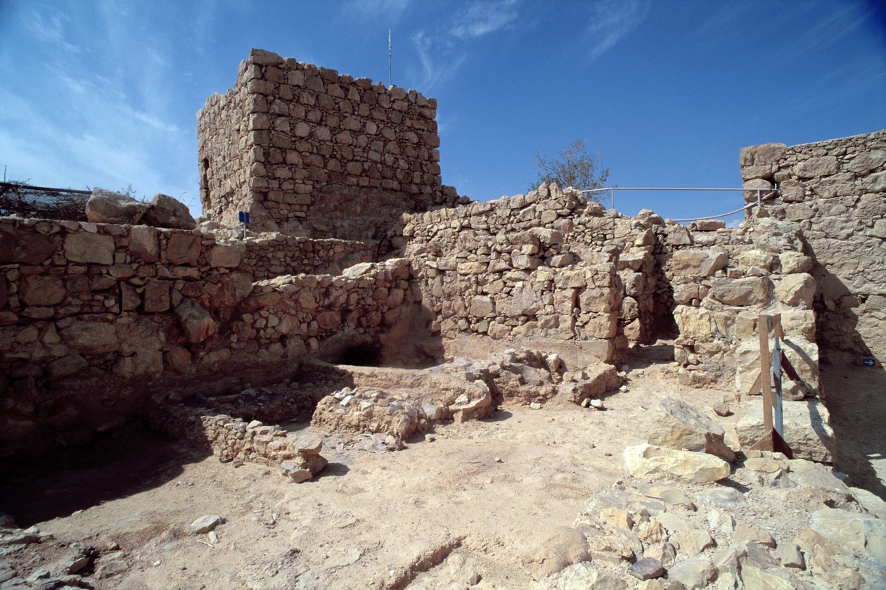 Büyük Herod (MÖ 73-4) tarafından MÖ 37-31 yılları arasında yaptırılan kale sarayının kalıntıları by Unbekannt Unbekannt