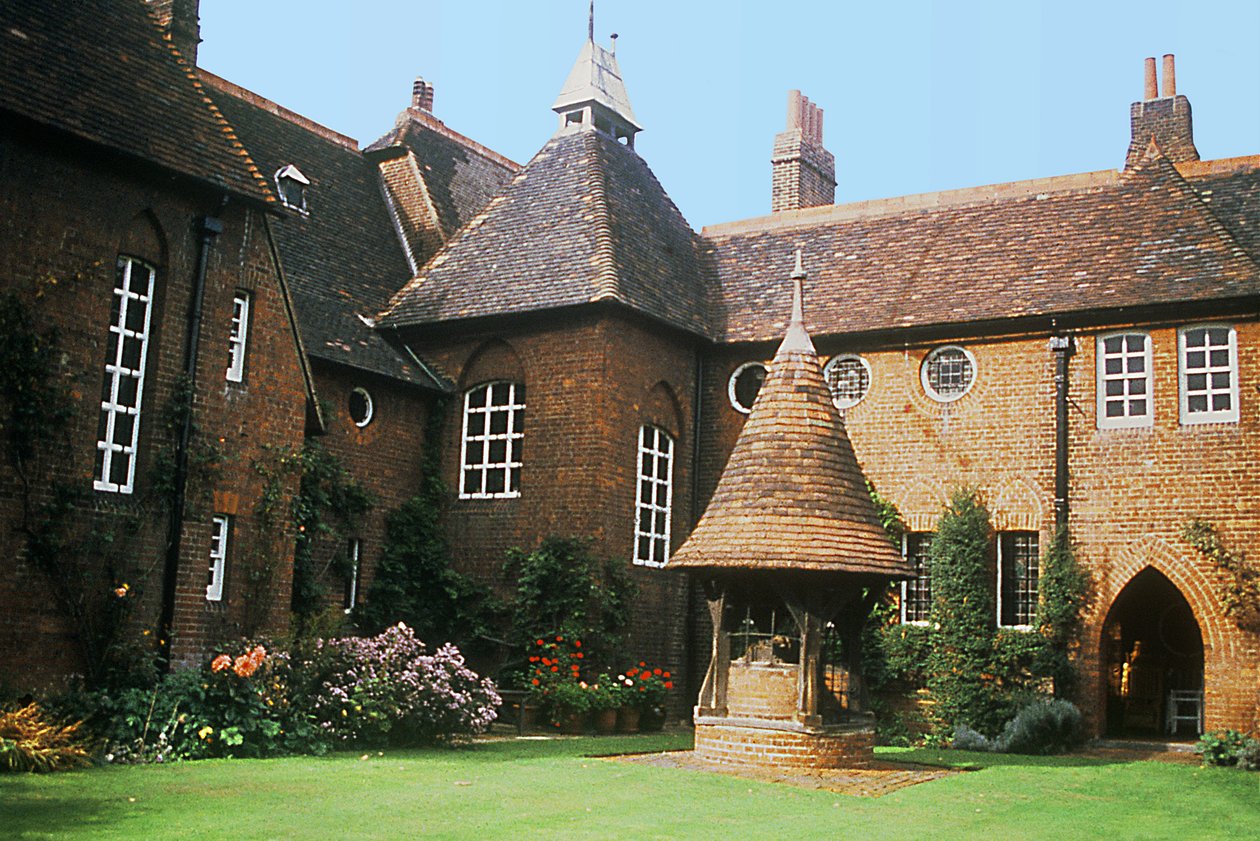 William Morris (1834-96) tarafından Philip Webb ile mimar olarak tasarlanan Bexleyheath, Red House