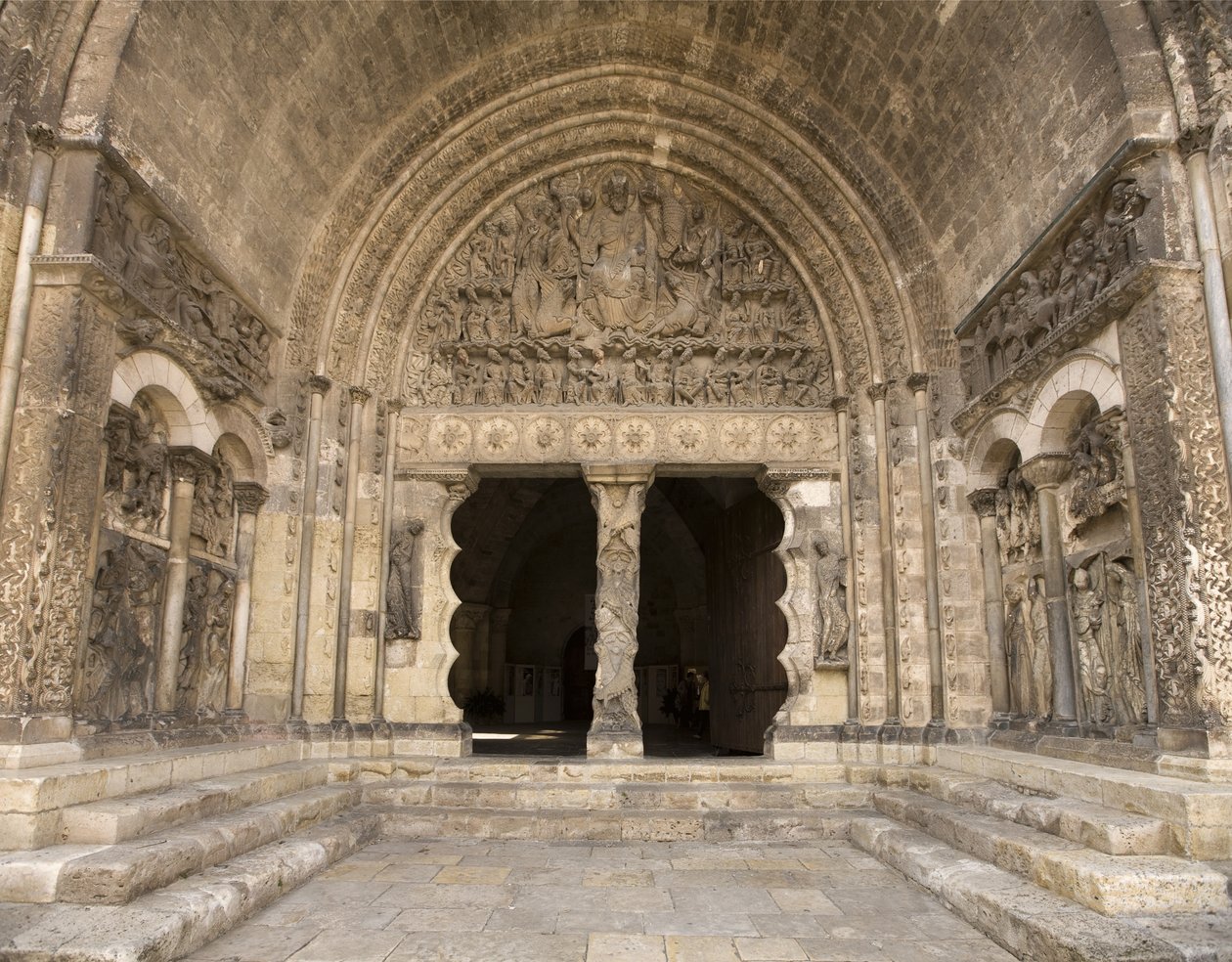 Güney portalı by Unbekannt Unbekannt