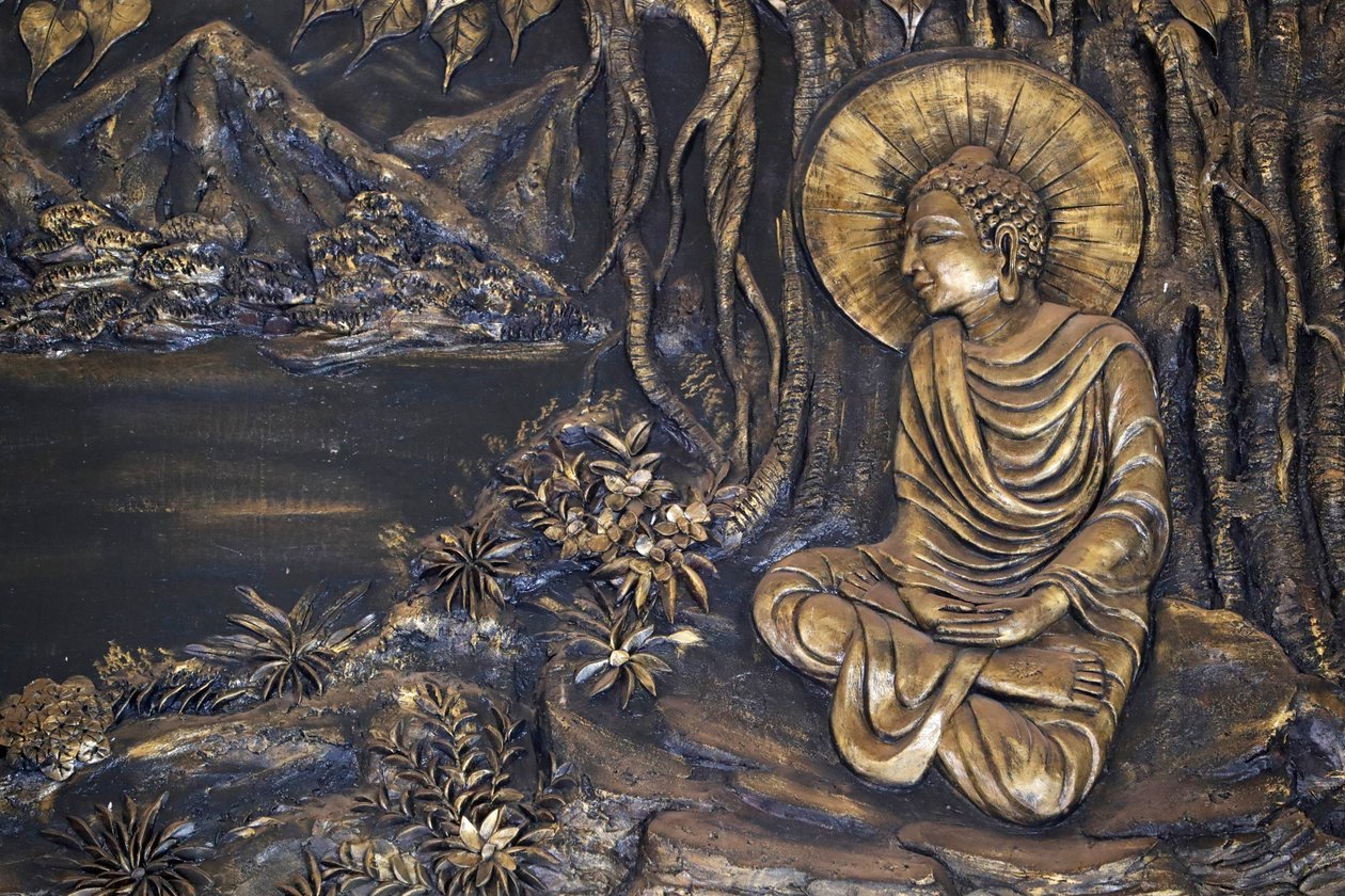 Tinh Xa Ngoc Teneke Budist tapınağı, Shakyamuni Buddha meditasyonda oturuyor ve Bodhi ağacının altında poz veriyor, Dalat, Vietnam by Unbekannt Unbekannt