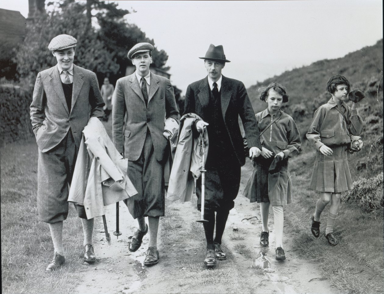 10. Duke, dört çocuğu Billy, Andrew, Anne ve Elizabeth ile Bolton Abbey