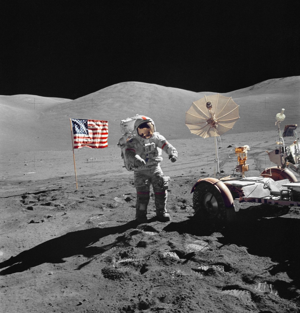 Astronot Eugene Cernan, EVA sırasında LRV