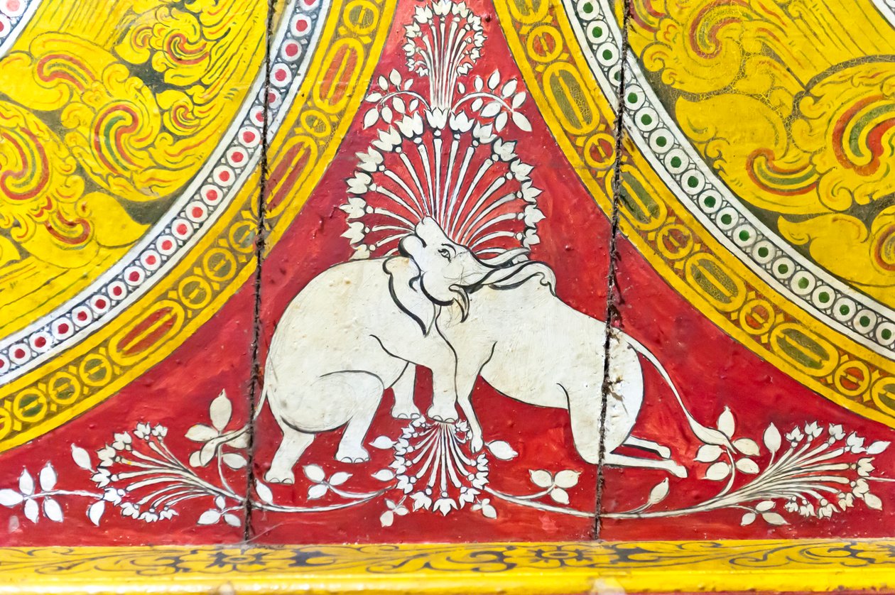 ahşap üzerine Budist boyama; göz aldanması; tek başlı fil ve inek; Dowa Tapınağı; kaya tapınağı; Bandarawela; Badulla Eyaleti; Uva Eyaleti; Sri Lanka; Asya by Unbekannt