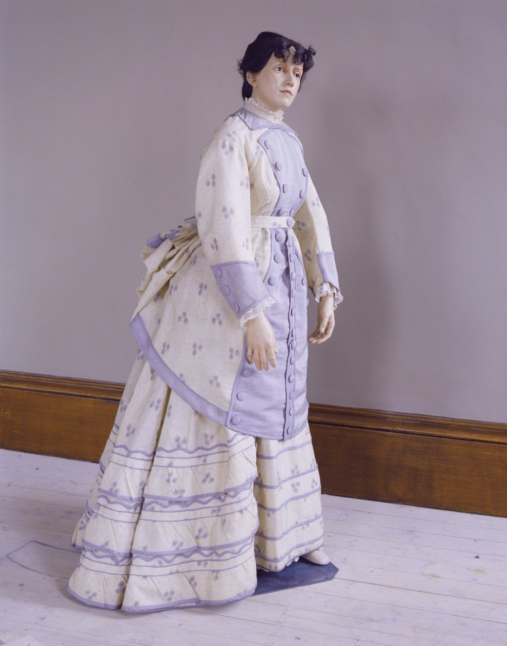 Çözgü baskılı alpakadan hareketli elbise, c.1872-4 by Unbekannt