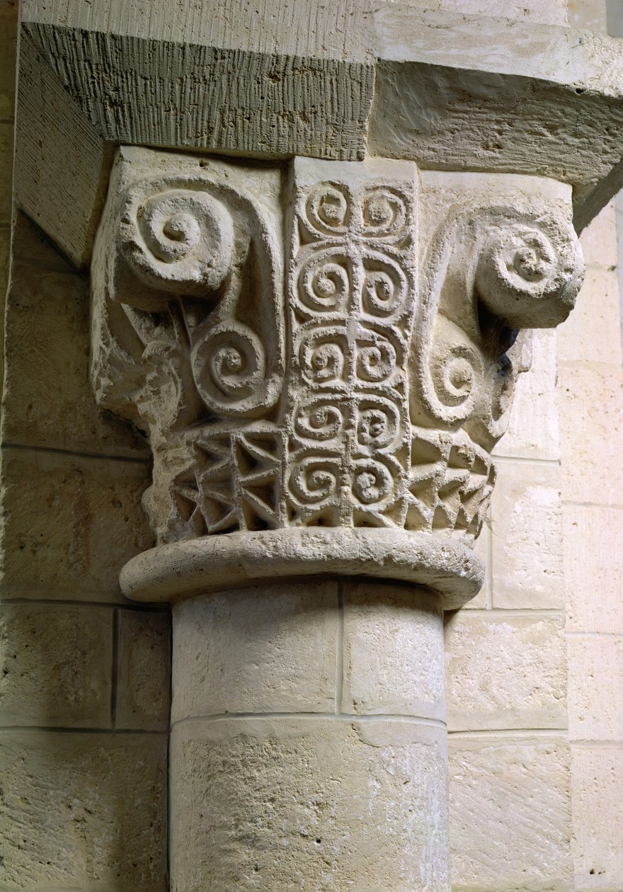 Croziers ve spirallerle süslenmiş oymalı sütun (fotoğraf) by Unbekannt