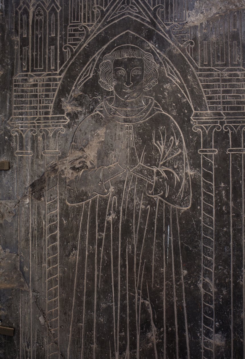 Katedral koleksiyonu. Taş levha parçası. Kısma. Bir kilise görevlisi. Köken kilisesi (Tournai'li Saint-Quentin. 13. yüzyılın sonu. by Unbekannter Künstler