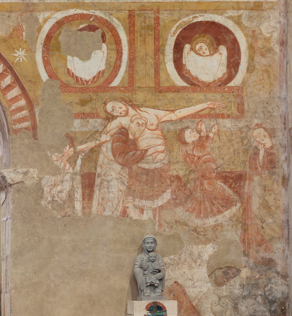 Kilise (Église Saint-Martin). İç mekan. Duvar resimleri (fresk). Nefin batı duvarı. Detay. Haç inişi. 12. yüzyıl. by Unbekannt