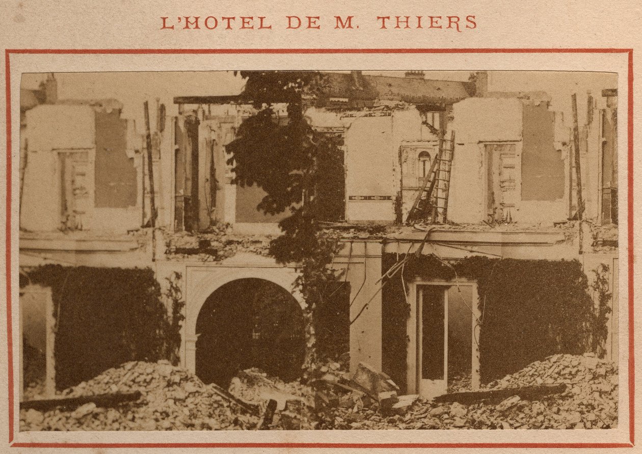 Commune de Paris (1871): Mayıs 1871'de mülküne el konulmasının ardından Adolphe Thiers'in malikanesi yıkıldı. Karton üzerine baskı, Dim. 9x5,4 cm by Unbekannt