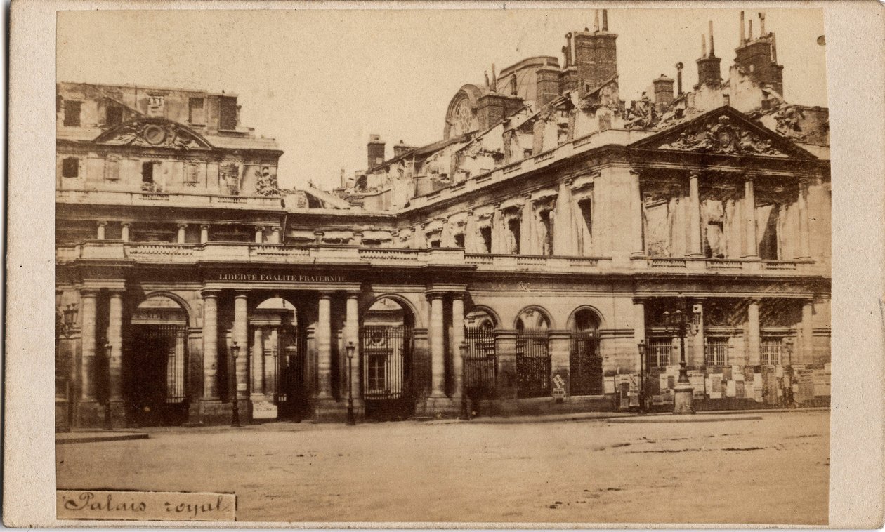 Paris Komünü (1871): Mayıs 1871 yangınından sonra Palais-Royal