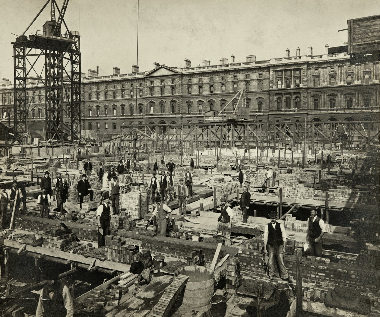 Yeni Devlet Dairelerinin İnşaatı, Great George Street, Westminster, Londra, 24 Eylül 1902, Birleşik Krallık (s/b fotoğraf) by Unbekannter Künstler