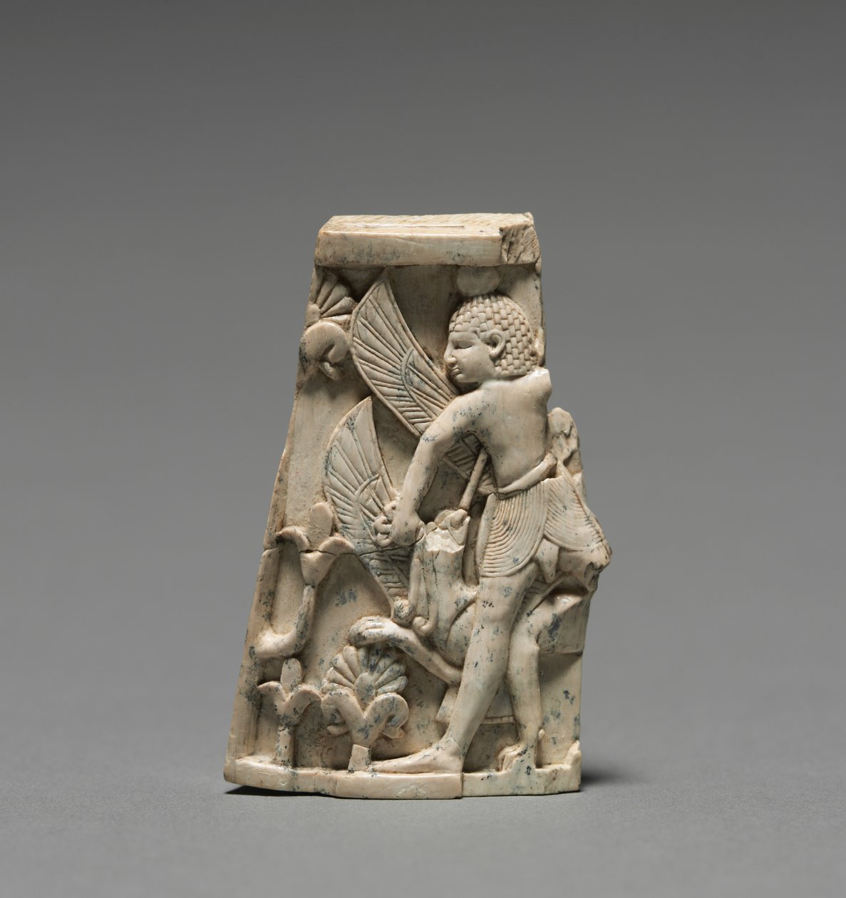 Dekoratif Plak: Erkek; ve Savaşta Griffin, MÖ 900-800 by Unbekannt