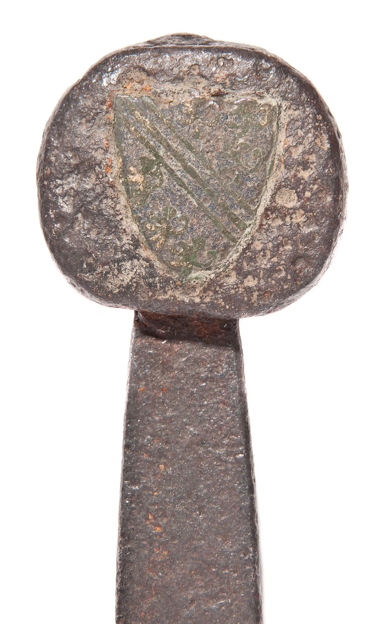 Detay, daha önceki Viking bıçağı ve De Bohun ailesinin armaları ile geç ortaçağ geniş kılıç by Unbekannt