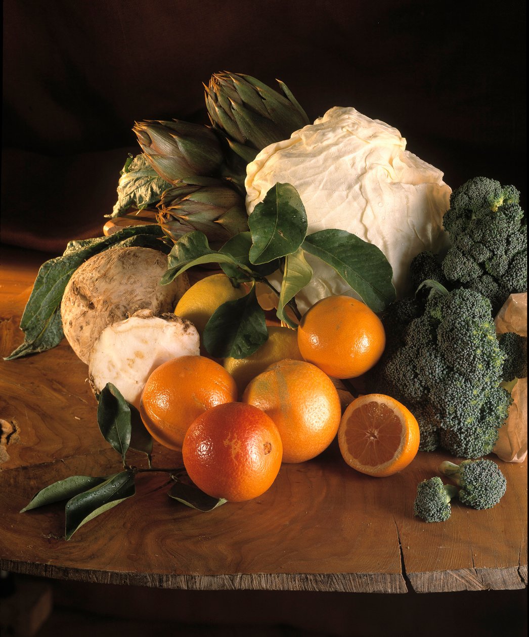 Diyet: natürmort brokoli, portakal, kereviz, enginar, limon ve beyaz lahana. by William M. Timlin