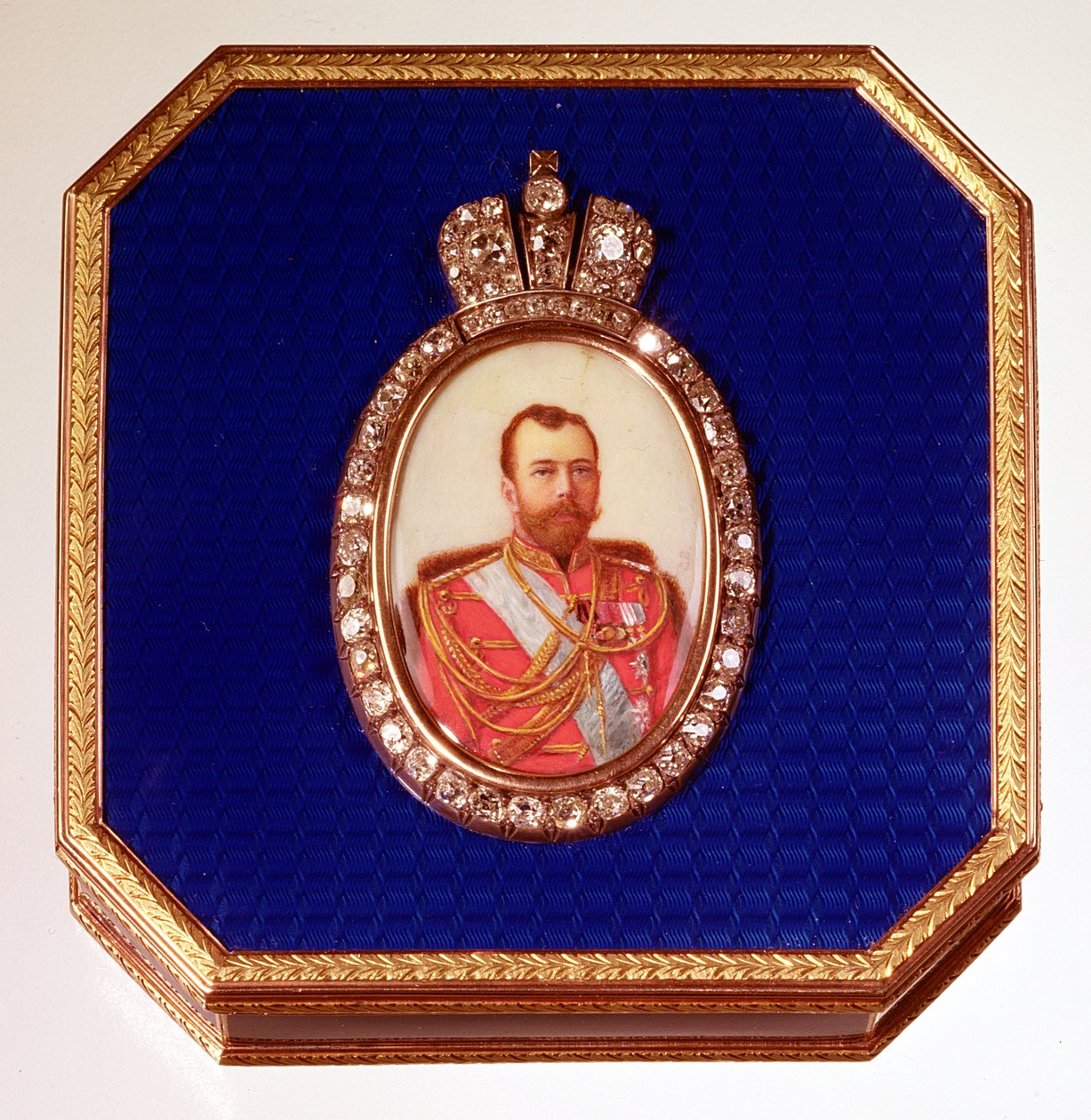Çar Nicholas II portresi ile Faberge mavi emaye kutu, by Unbekannt
