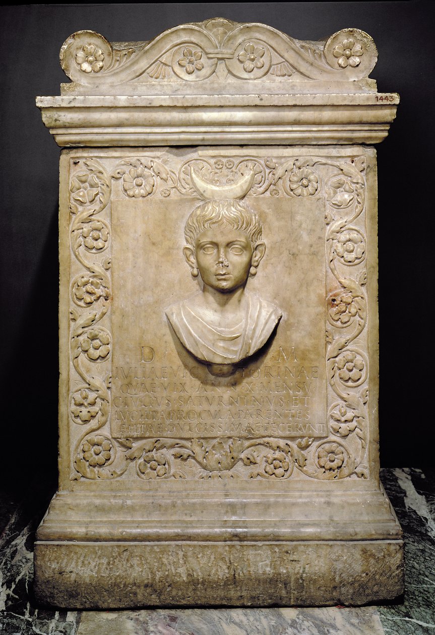 Julia Victorina adında on yaşındaki bir kızın mezar steli, Roma (mermer) by Unbekannt