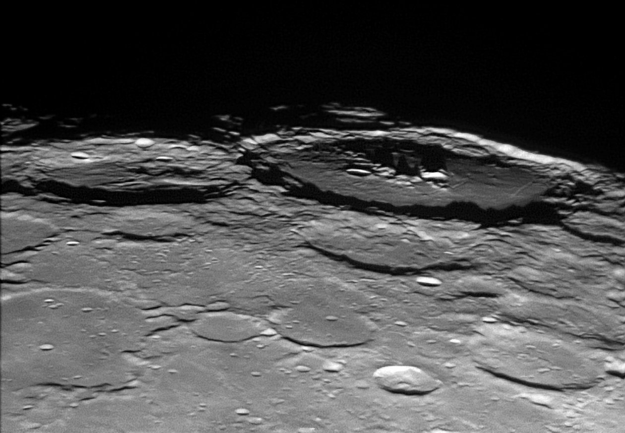 Humboldt ve Hecataeus Kraterleri by Unbekannt