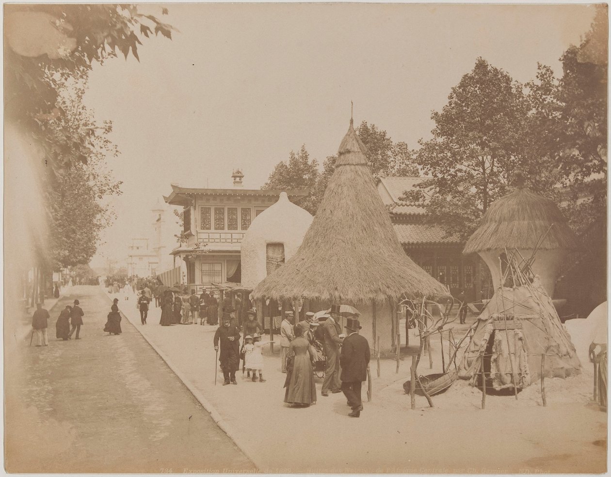 Orta Afrika yerlilerinin kulübeleri, Evrensel Sergi, Champ de Mars, Paris by Unbekannter Künstler