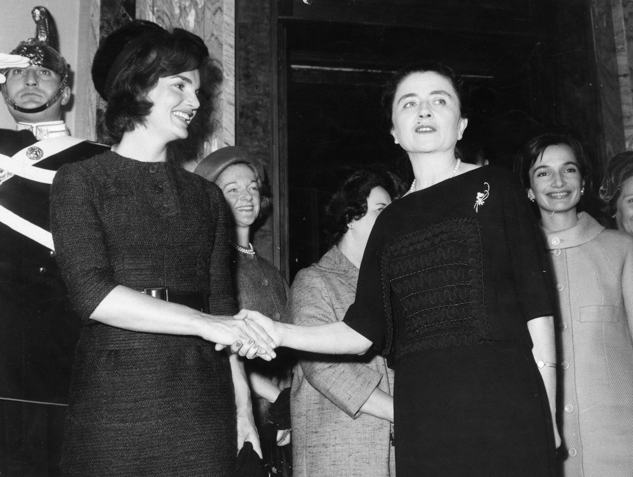 Jacqueline Kennedy, Carla Gronchi ile birlikte. Roma. 1962. by Unbekannt
