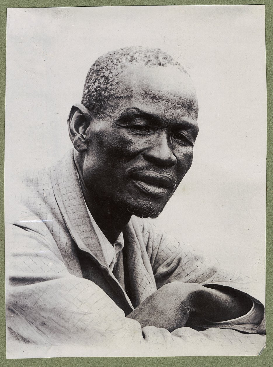 Khama, c.1910 (jelatin gümüş baskı) by Unbekannt