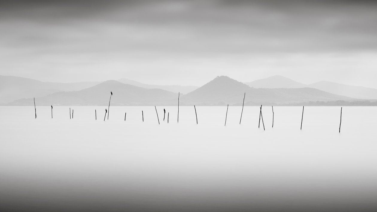 Trasimeno Gölü, Umbria, İtalya, 2015 (s / b fotoğraf) by Leopold Blonder