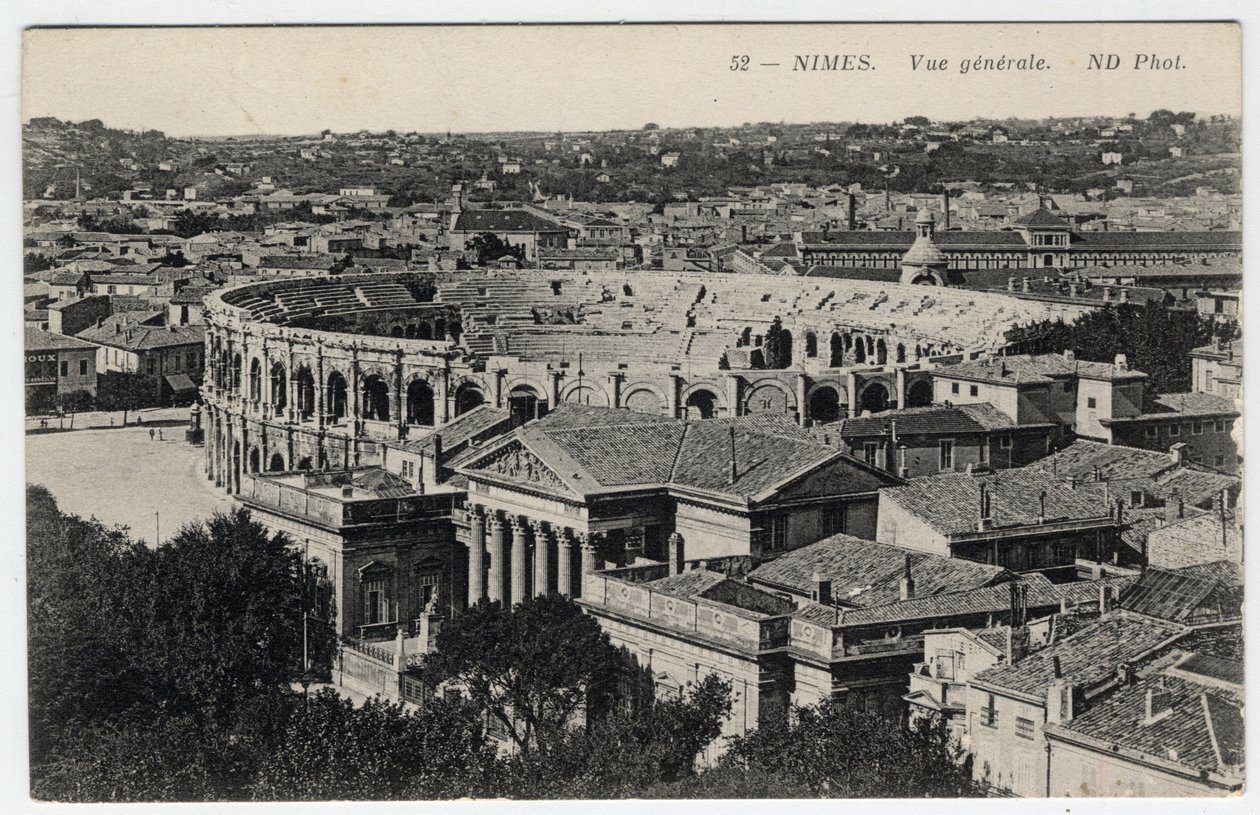 Languedoc Roussillon, Gard (30), Nimes: arenes ve Maison Carree ile şehrin genel görünümü - 19.-20. yüzyılın sonlarında kartpostal by William M. Timlin