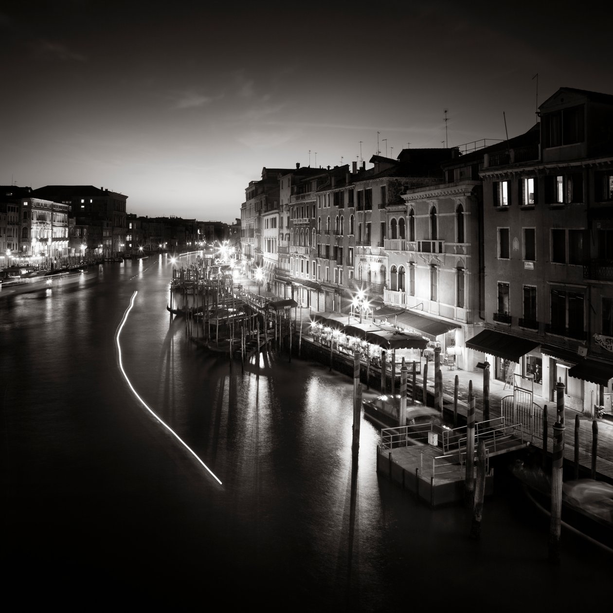 Hafif Trafik, Venedik, İtalya, 2013 (s/b fotoğraf) by Leopold Blonder