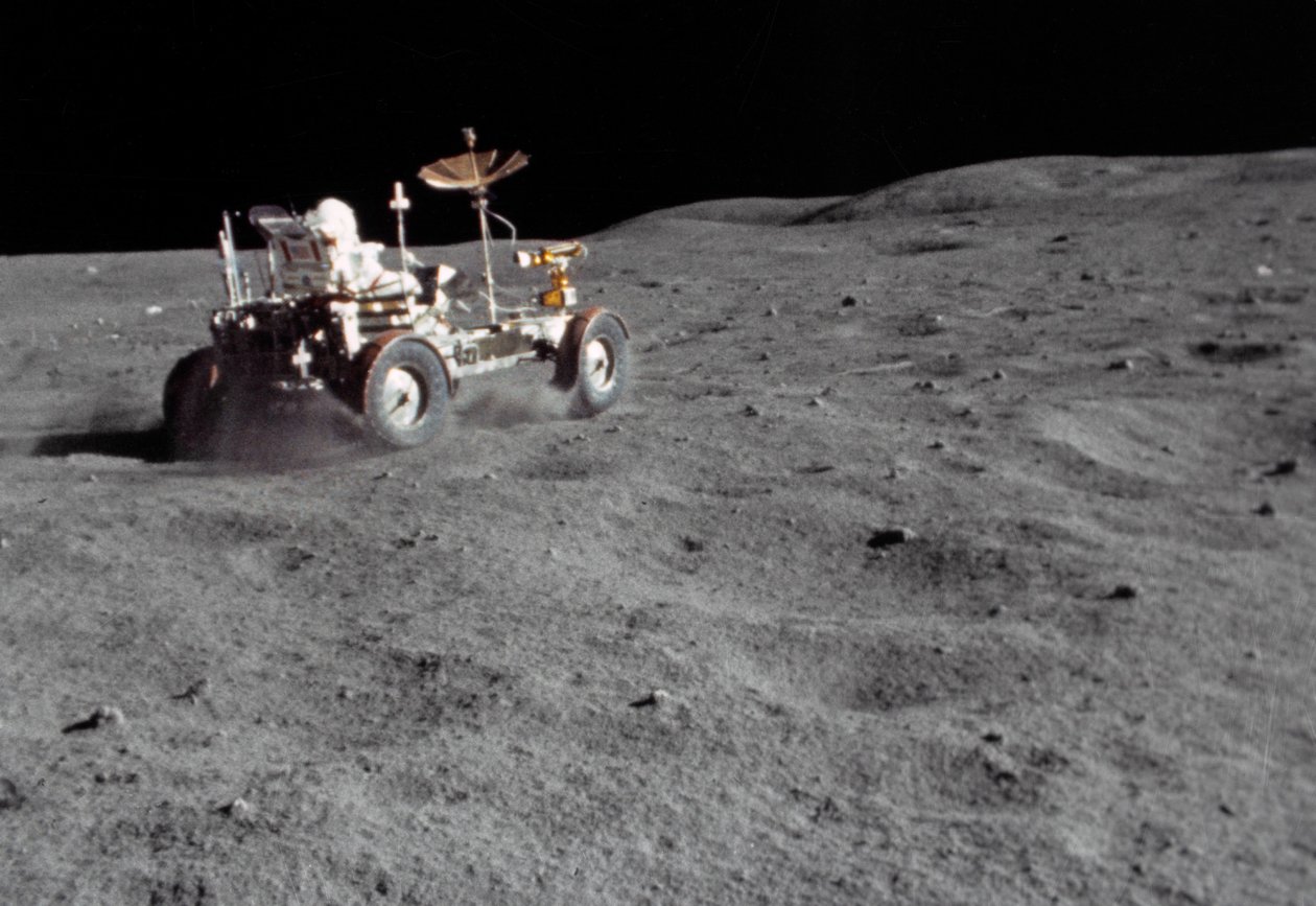 Apollo 16 görevinde Lunar Grand Prix by Unbekannt
