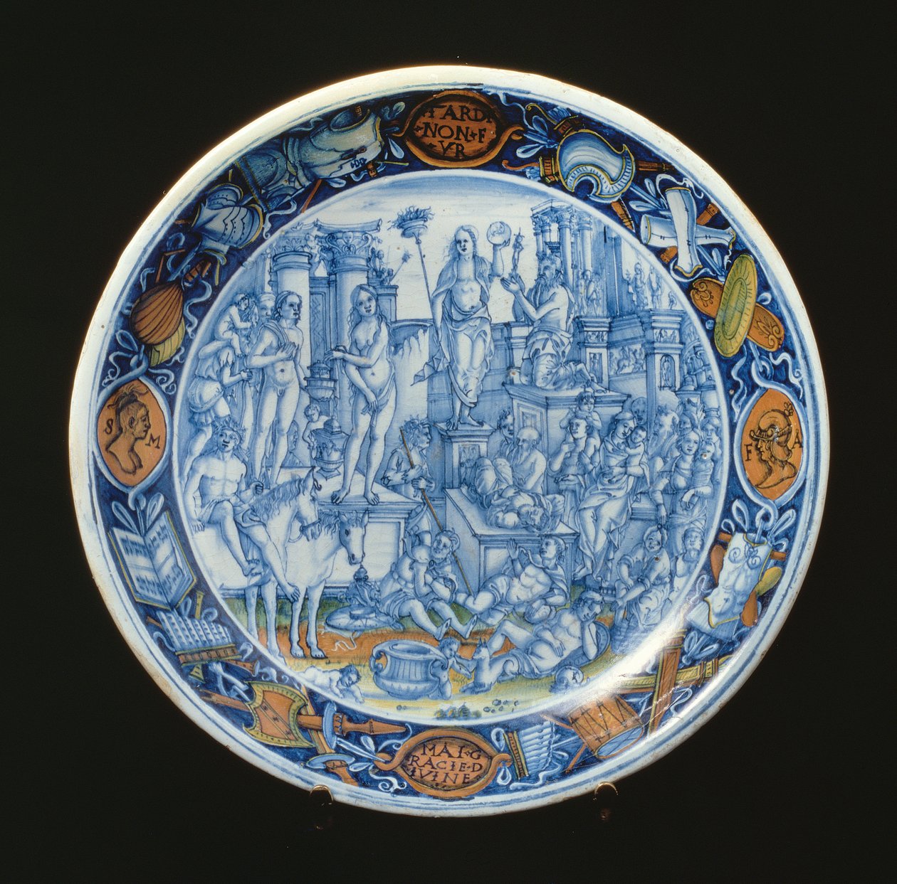 Maiolica tabağı Diana, ay tanrıçası, İtalyan (seramik) alegorisiyle süslenmiştir. by Unbekannt