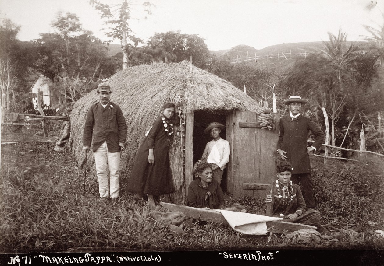 Yerli bir kumaş olan Tappa'yı yapmak, 1875 dolayları (sepya fotoğrafı) by Unbekannt