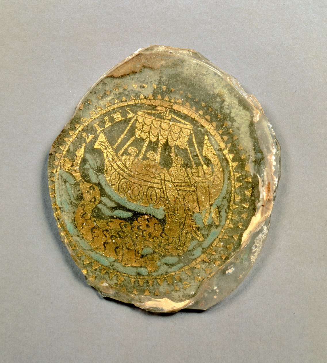 Jonah ve balinayı betimleyen madalyon, Roma, 4. yüzyıl (taş ve altın) by Unbekannt