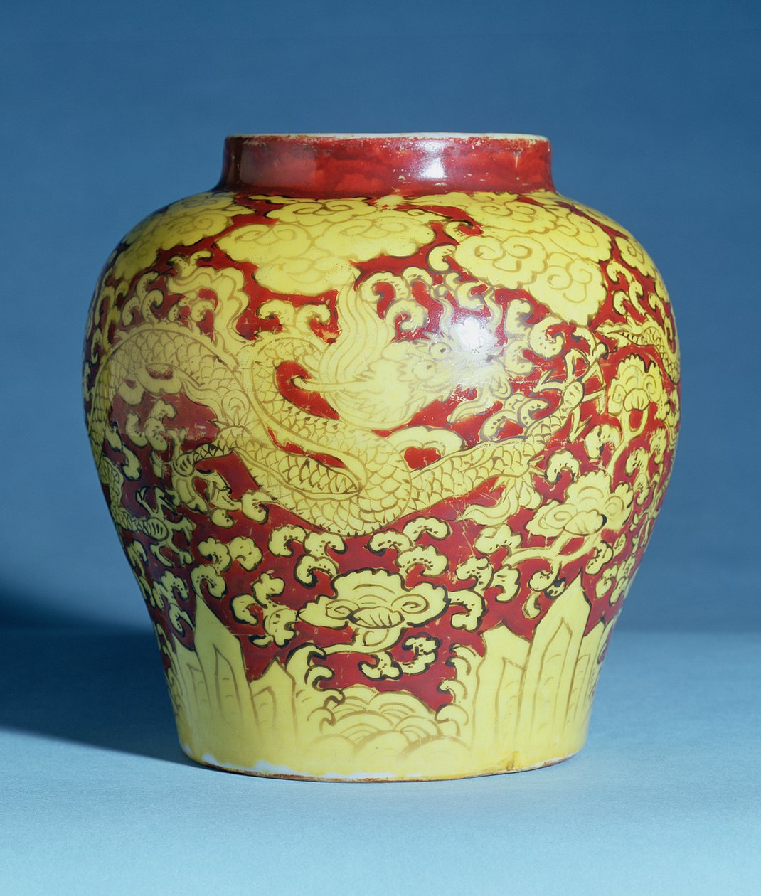 Ming kırmızı ve sarı korkuluk çubuğu (Chia ching işareti) (1522-66) by Unbekannt