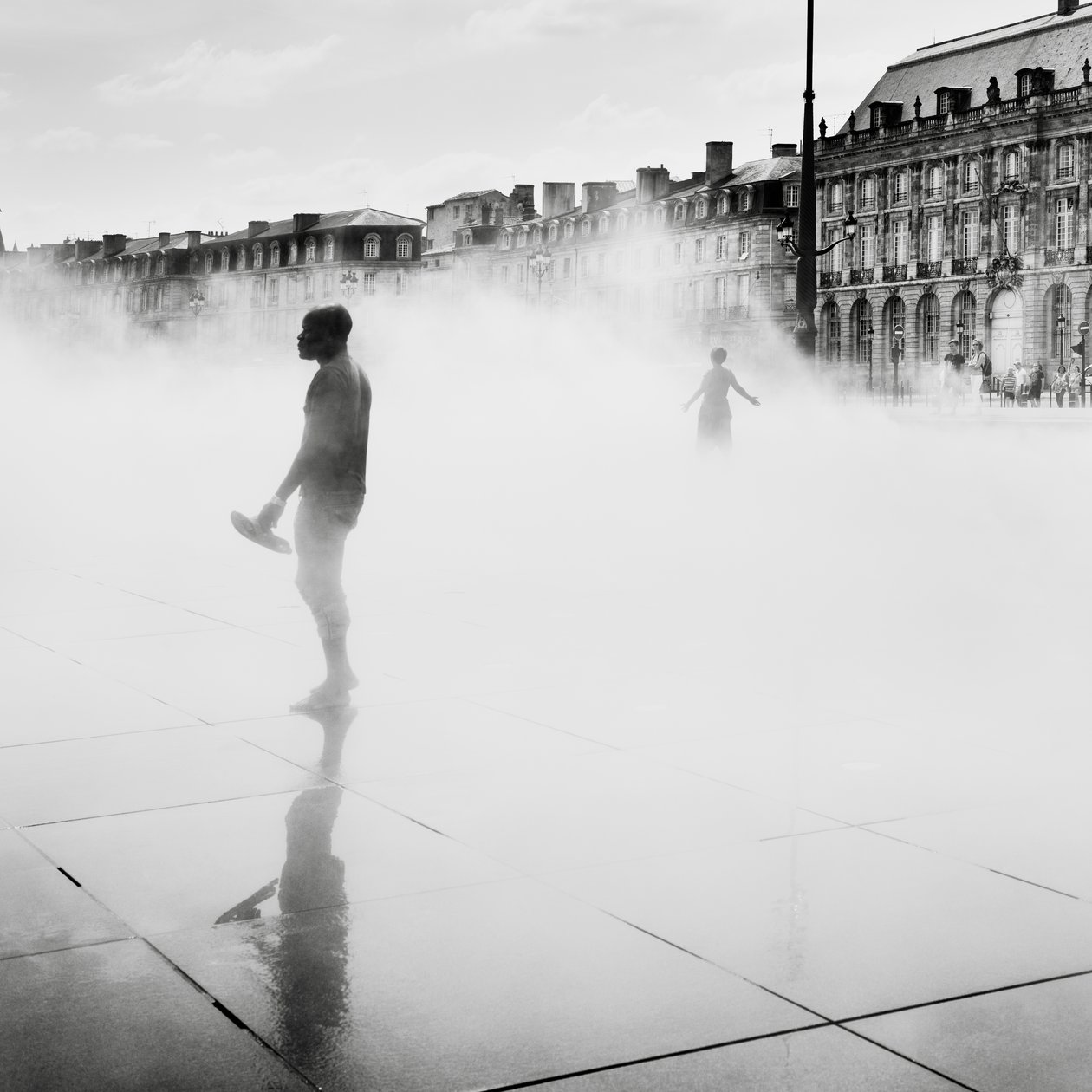 Su aynası, Fransa, 2012 (s/b fotoğraf) by Leopold Blonder