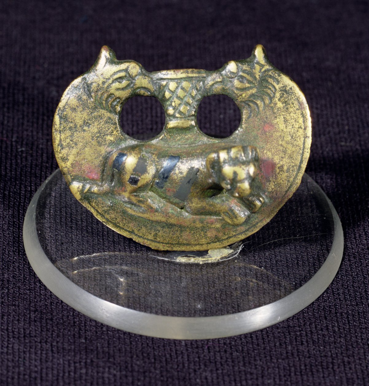Griffin kafaları ve niello çizgili bir kaplan ile süslenmiş binek, MS 1. yüzyılın sonları - 2. yüzyılın başlarında (bronz) by Unbekannt