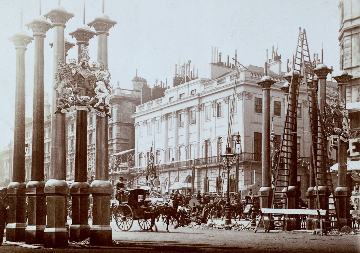 Park Lane, Kraliçe Victoria'nın Elmas Jübilesi için dekore ediliyor by Unbekannt