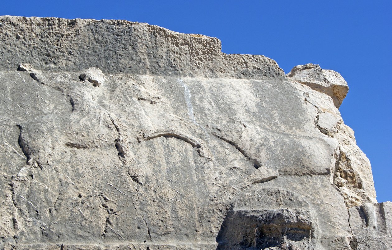 Domuzu öldüren bir avcıyı betimleyen oymalı sütun mezar, Xanthos, Türkiye (fotoğraf) by Unbekannt