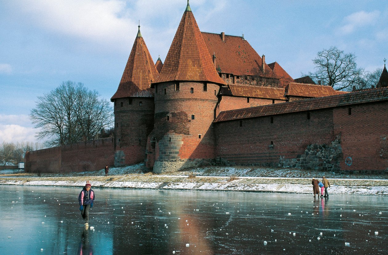 Polonya, Pomorskie Voyvodalığı, Malbork, Kale, Cermen Düzeni tarafından inşa edilen Gotik kale by Benjamin Baud