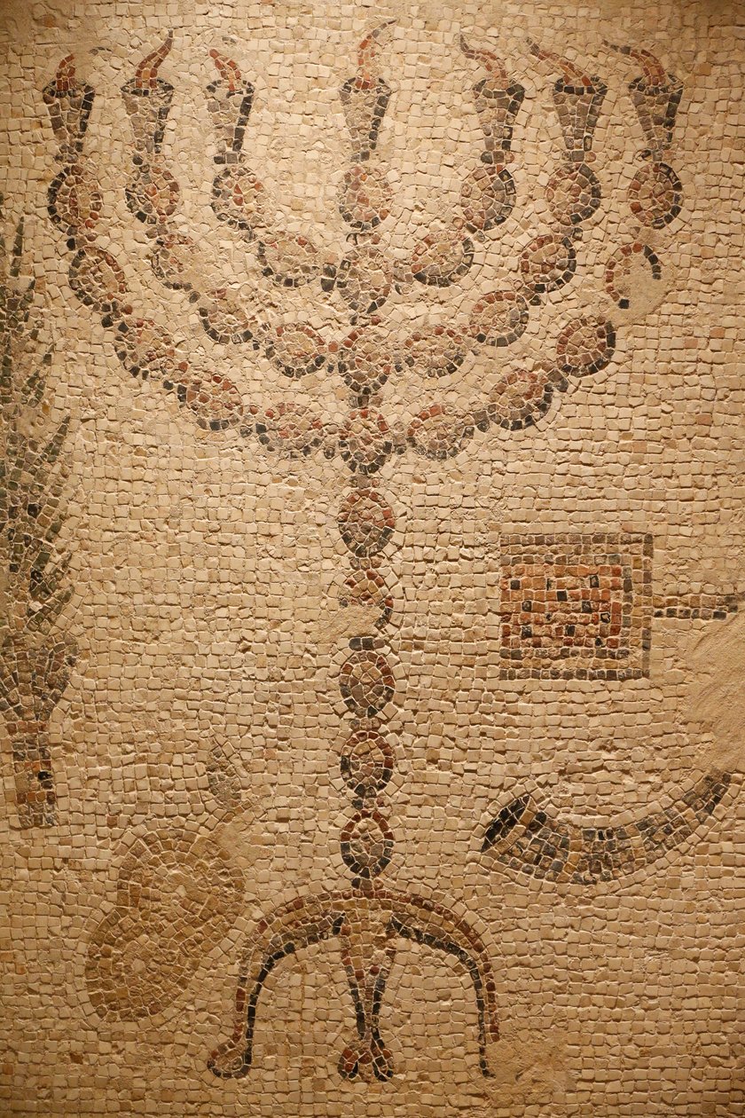 Bir Sinagog Mozaik Zemini (Replika) - orijinal : Beth Alpha Sinagogu, İsrail - MS 6. yüzyıl - Menorah - Yahudi Müzesi New York, New York, Amerika Birleşik Devletleri by Unbekannt
