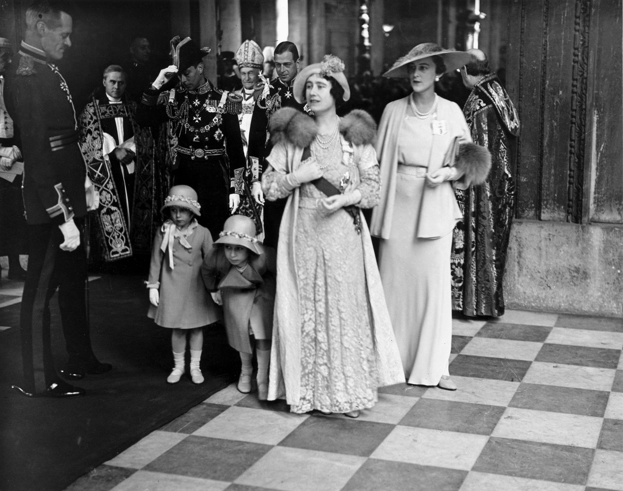 Kraliçe Elizabeth ve prensesler St Paul Katedrali