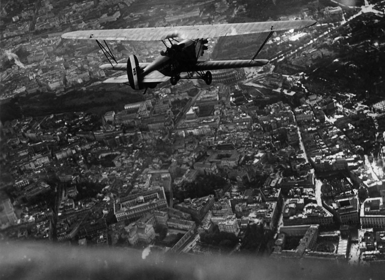 Roma (İtalya), yaklaşık 1930: İtalyan Havacılık Bakanı Italo Balbo (1896-1940), Salon du Tourisme