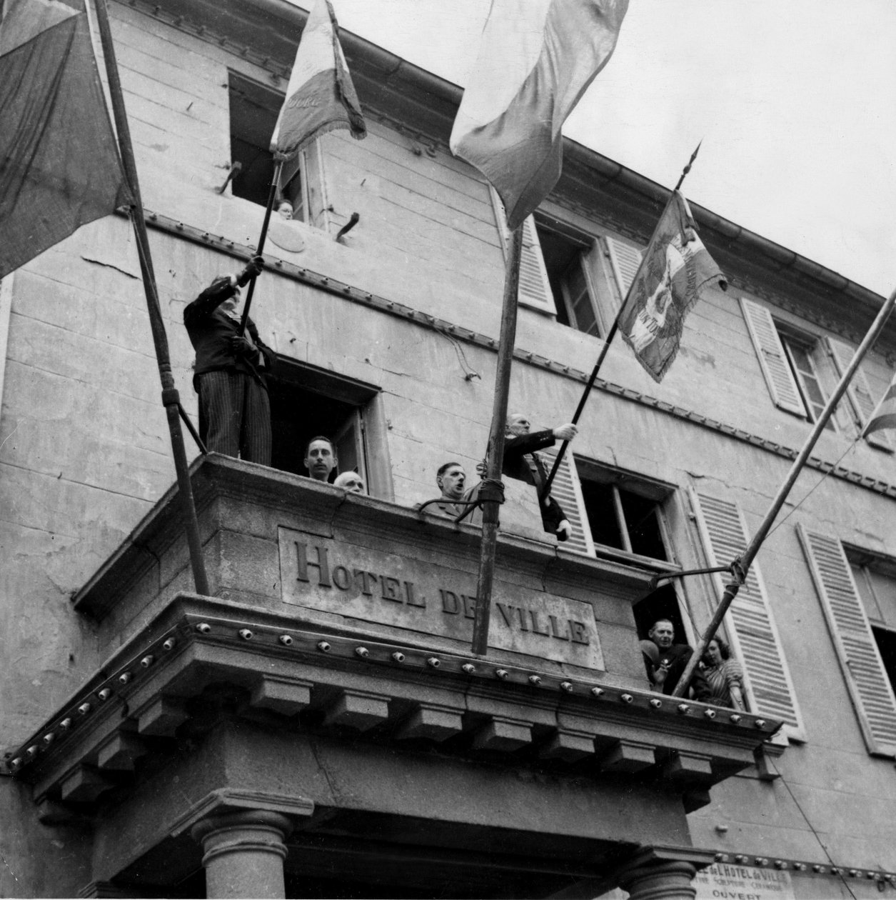 İkinci Dünya Savaşı (1939-1945) - İkinci Dünya Savaşı (İkinci Dünya Savaşı veya 2. Dünya Savaşı): Cherbourg (Manche) Fransa 20 Ağustos 1944: General De Gaulle (Comite de Liberation Nationale Başkanı) ziyareti sırasında Hotel de Ville aux Cherbourgeois. by Unbekannt