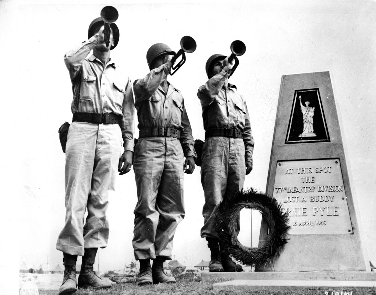 İkinci Dünya Savaşı (1939-1945) - İkinci Dünya Savaşı (İkinci Dünya Savaşı veya 2. Dünya Savaşı): Okinawa (Japonya) 20 Ağustos by Unbekannt