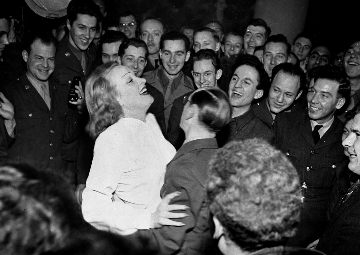 İkinci Dünya Savaşı (1939-1945) - İkinci Dünya Savaşı (İkinci Dünya Savaşı veya 2. Dünya Savaşı): Paris (Fransa) 10 Mart by Unbekannt