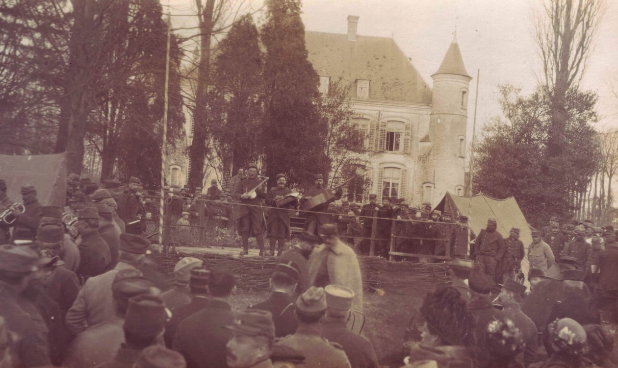 94. R.I.- 1915 askerleri tarafından verilen gösteri by Unbekannt