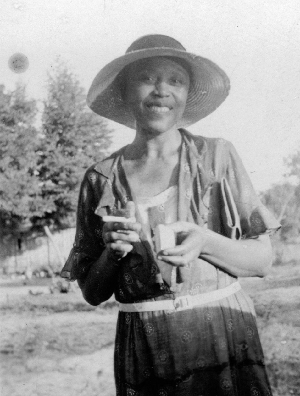Gülümseyen kadın, 1935 dolayları (s/b fotoğraf) by Benjamin Baud