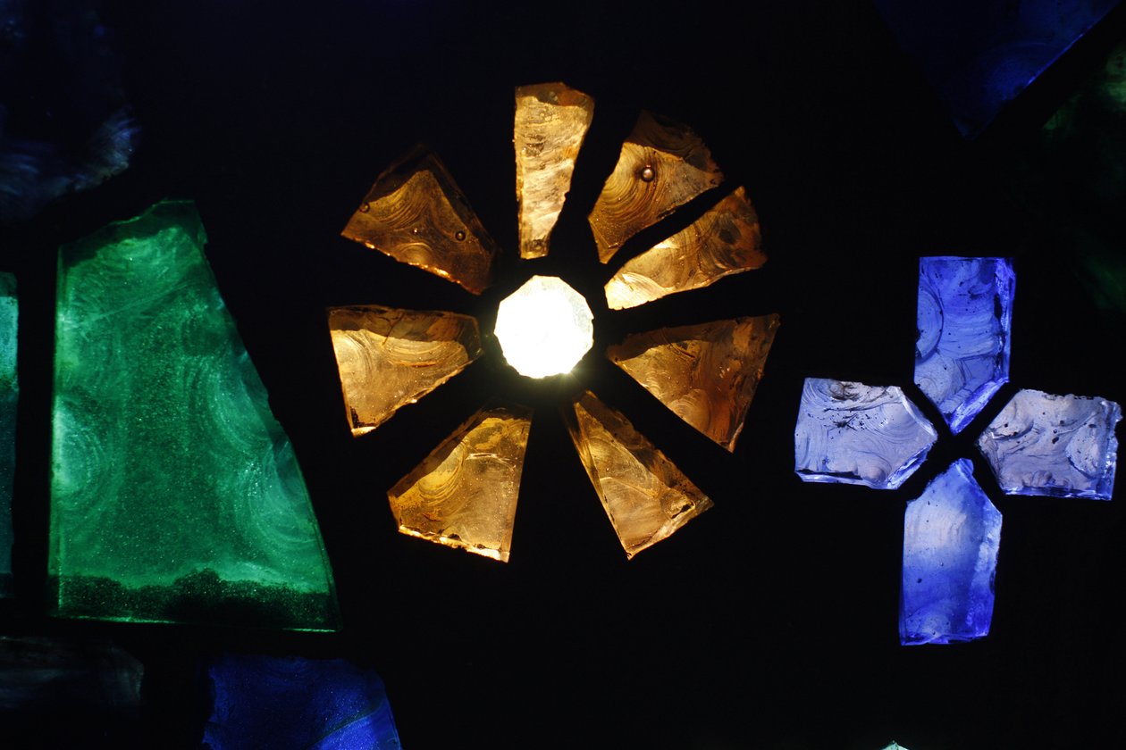 Notre-Dame de Consolation kilisesinde vitray, Hyeres, Fransa by Unbekannt