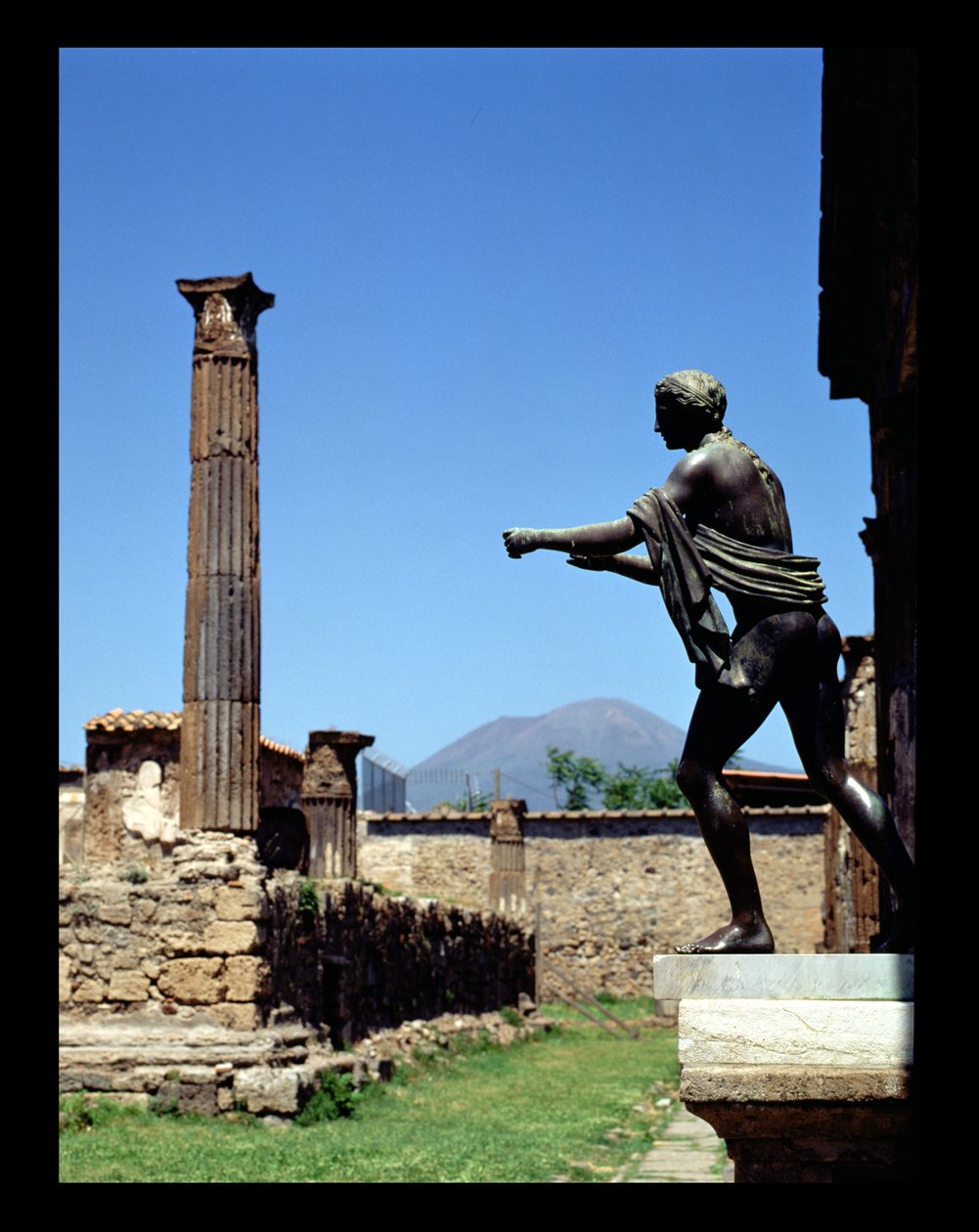 Apollon Tapınağı'ndan Apollon Heykeli, arka planda Vezüv ile (fotoğraf) by Unbekannt