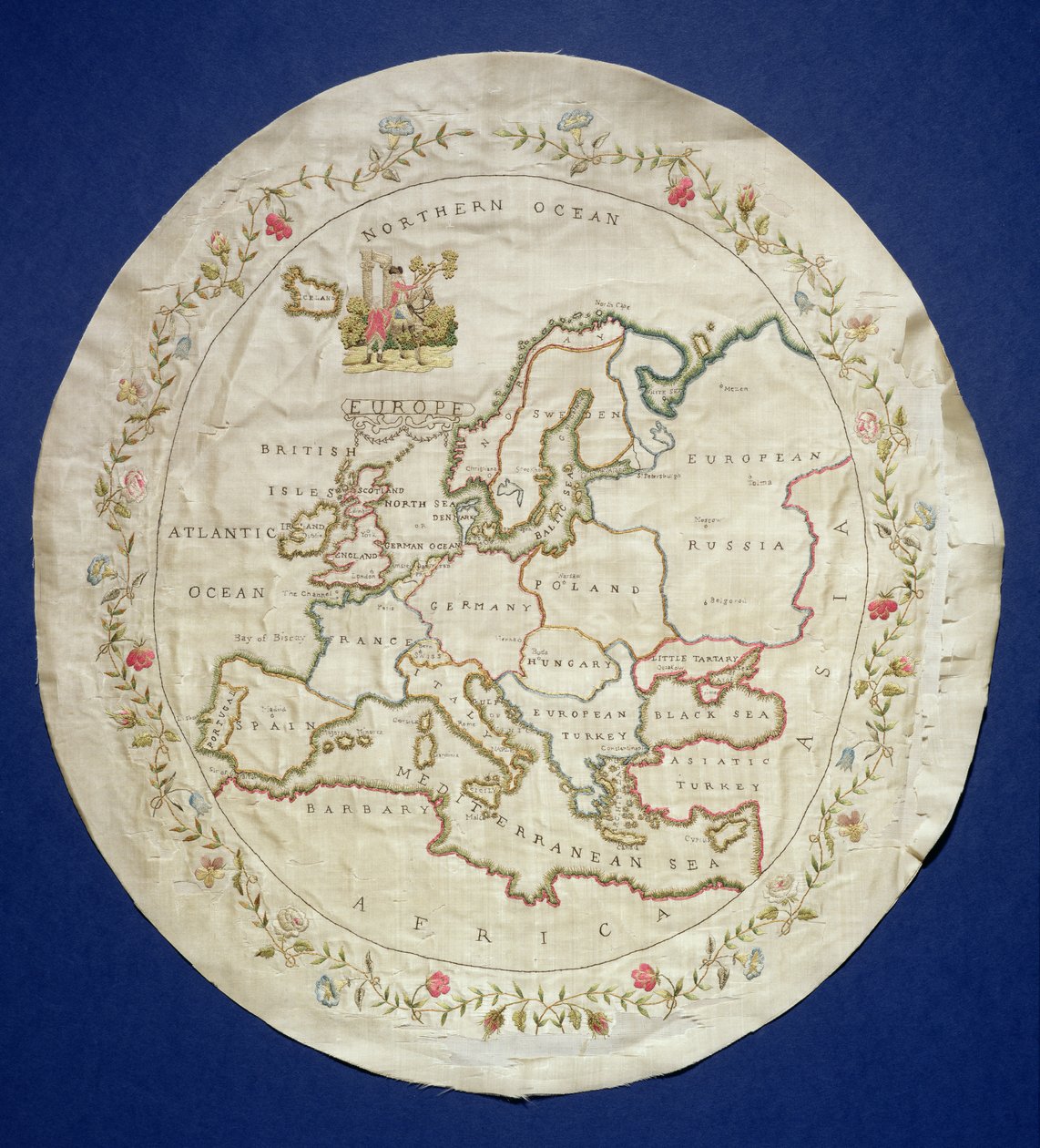 T.142-1938 Avrupa haritasını gösteren örnekleyici, İngilizce, 18. yüzyılın sonları (ipek üzerine renkli ipek iplikler) by Unbekannt