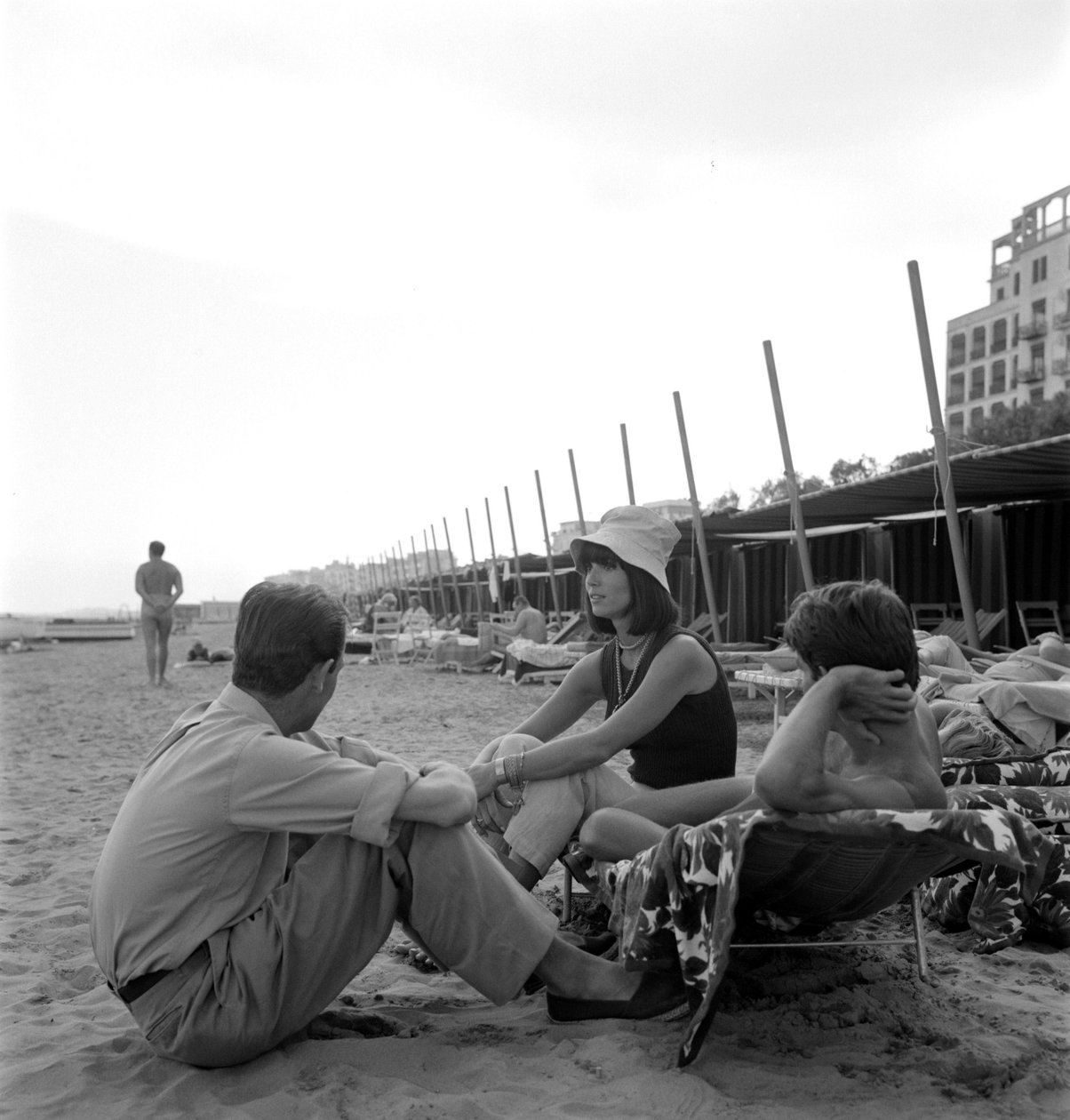 Aktris ELSA MARTINELLI VENEDİK LİDO PLAJINDA - 1964 by Unbekannt